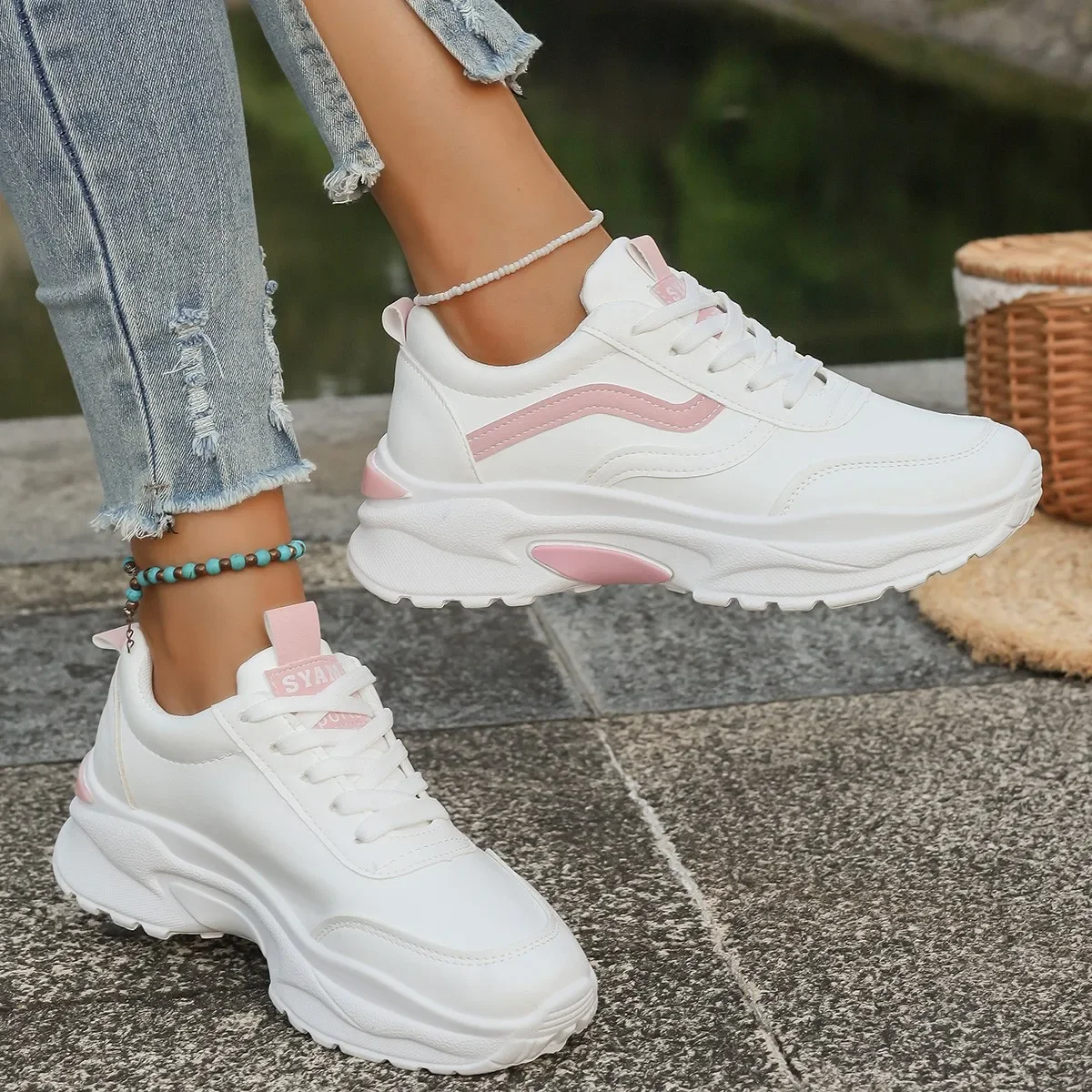 أحذية رياضية نسائية أحذية أبي متعددة الاستخدامات سميكة القاع قابلة للتنفس سطح جلد ربيع الخريف نمط جديد النسخة الكورية