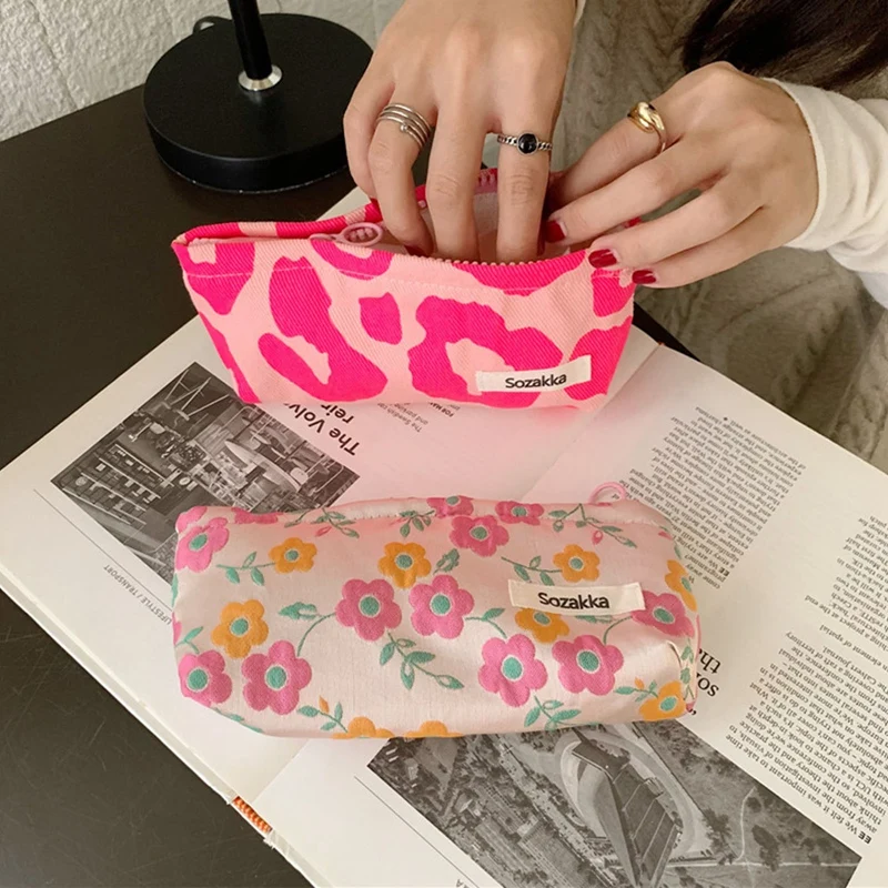 

1pcs Fashion Checkerboard Flowers Knitted Pencil Cases Large Capacity Lattice Makeup Bag Cosmetic Organizer Pouch Stationery