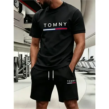 Nuovo abbigliamento sportivo estivo da uomo, set due pezzi con t-shirt a maniche corte e pantaloncini, abbigliamento casual traspirante e ad asciugatura rapida.