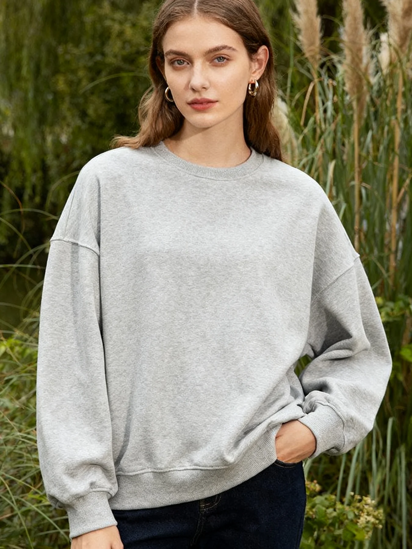 بلوفرات الخريف والشتاء المرأة البلوز مريح الصلبة هوديي الصوف ملابس عصرية الشارع لينة ملابس رياضية ملابس علوية دافئة غير رسمية