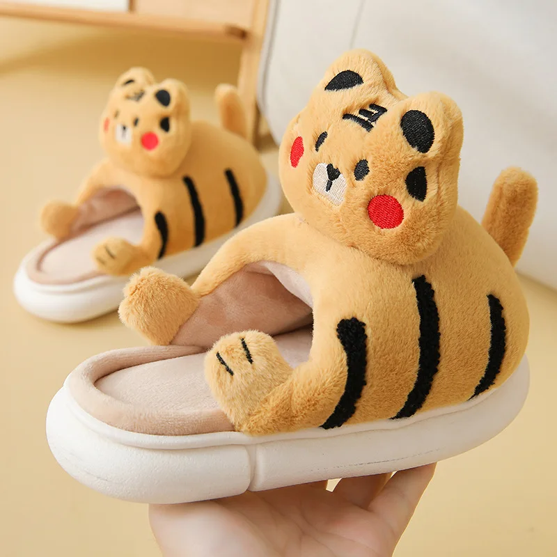 

Girl White Mules Funny Cute Gift Slippers Cuddly Hug Cat Slippers Women Men Winter Home Slides Kawaii Floor Shoes Furry Slippers