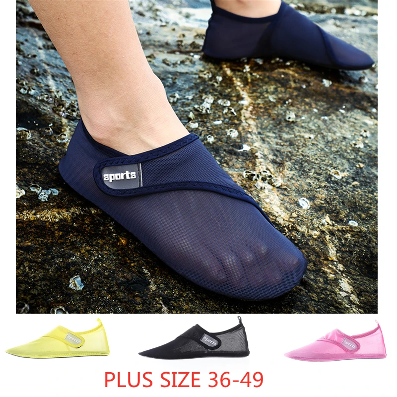 

New Men Women Summer Outdoor Wading Beach Shoes Swimming Surf Sea Slippers Quick-Dry Aqua Shoes Unisex Soft Foldable Water Shoes