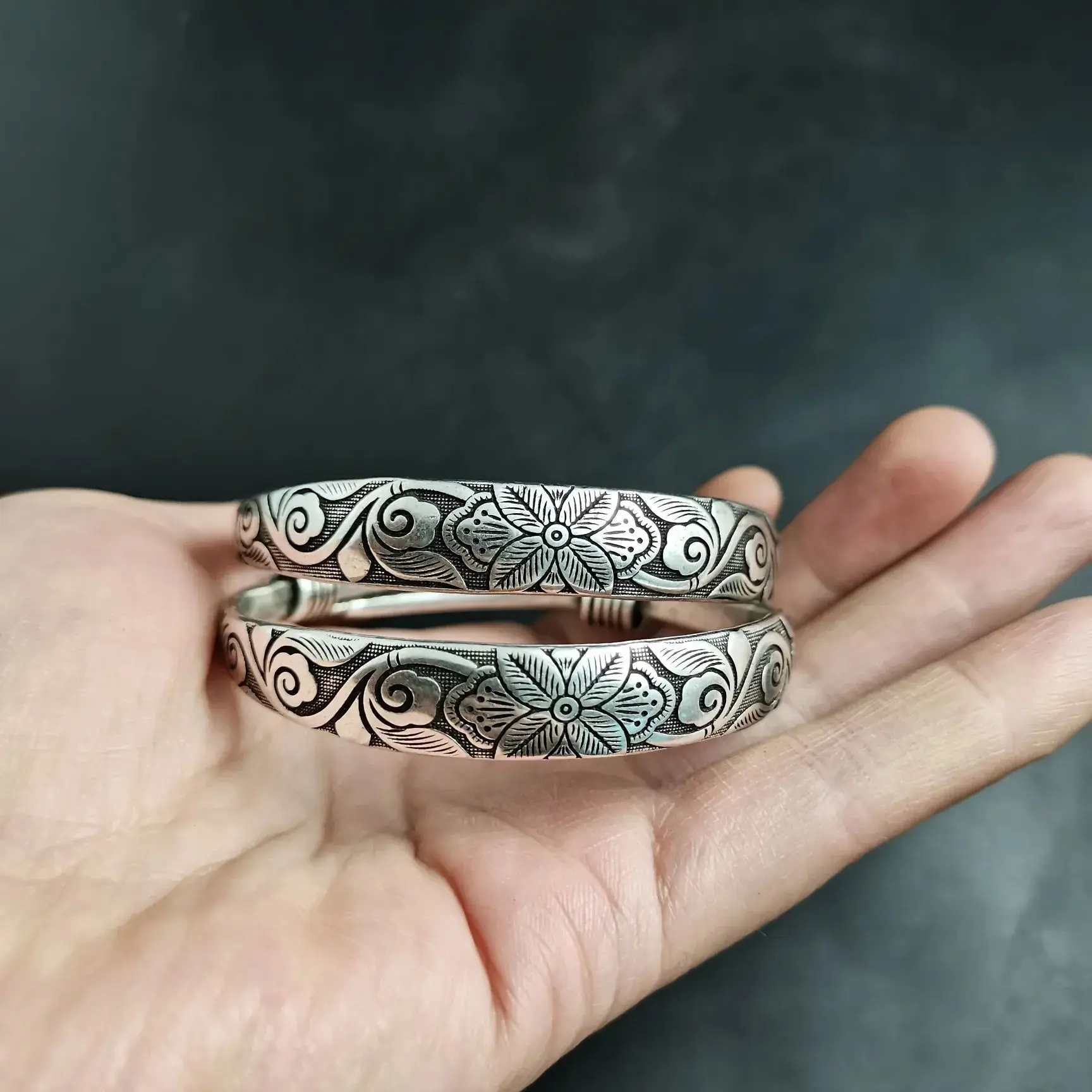 

1 Pair China Elaborate Tibetan Silver Lucky “Auspicious”Bracelet Metal Handicraft Decoration Home Decoration#14