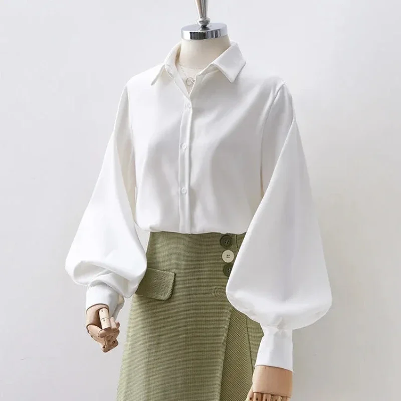 Рубашка женская с рукавами-фонариками, Офисная элегантная однотонная модная простая Свободная блуза в Корейском стиле, белого и черного цвета, с отложным воротником, на осень Рубашка женская с рукавами-фонариками, Офисная элегантная однотонная модная простая Свободная блуза в Корейском стиле, белого и черного цвета, с отложным воротником, на осень