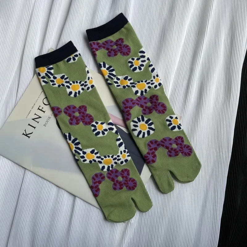 Cartoon Kunst Tabi Socken für Frauen japanische Harajuku Split Toe Socken hochwertige gekämmte Baumwolle dünne Crew süße zwei Zehensocken – Detail 9
