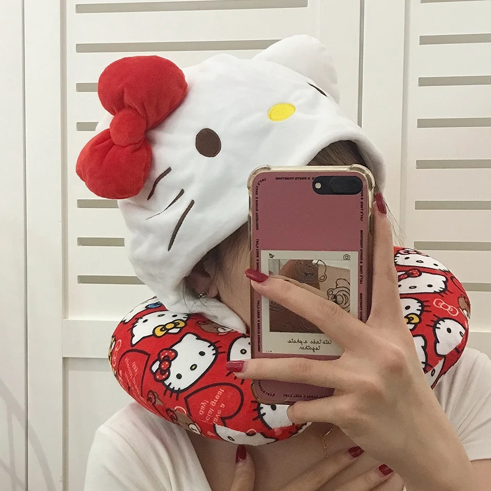海外限定Hello Kitty x TBH フード付きネックピロー 海外限定Hello Kitty x TBH フード付きネックピロー Sanrio