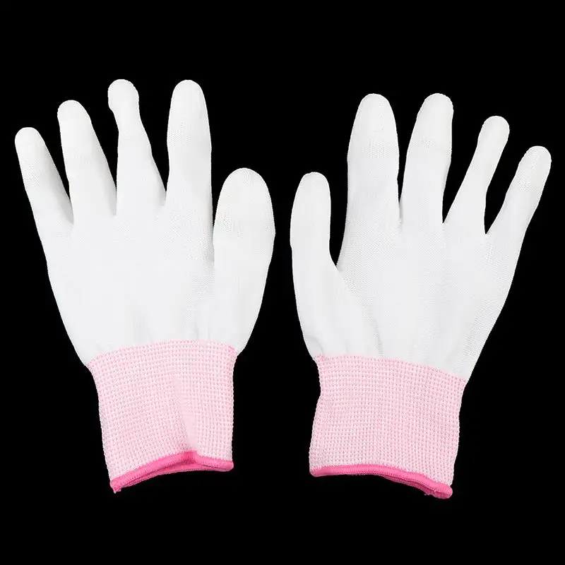 Paire de gants nitrile jetables rouges taille L, texture fine et flexible pour une utilisation précise.