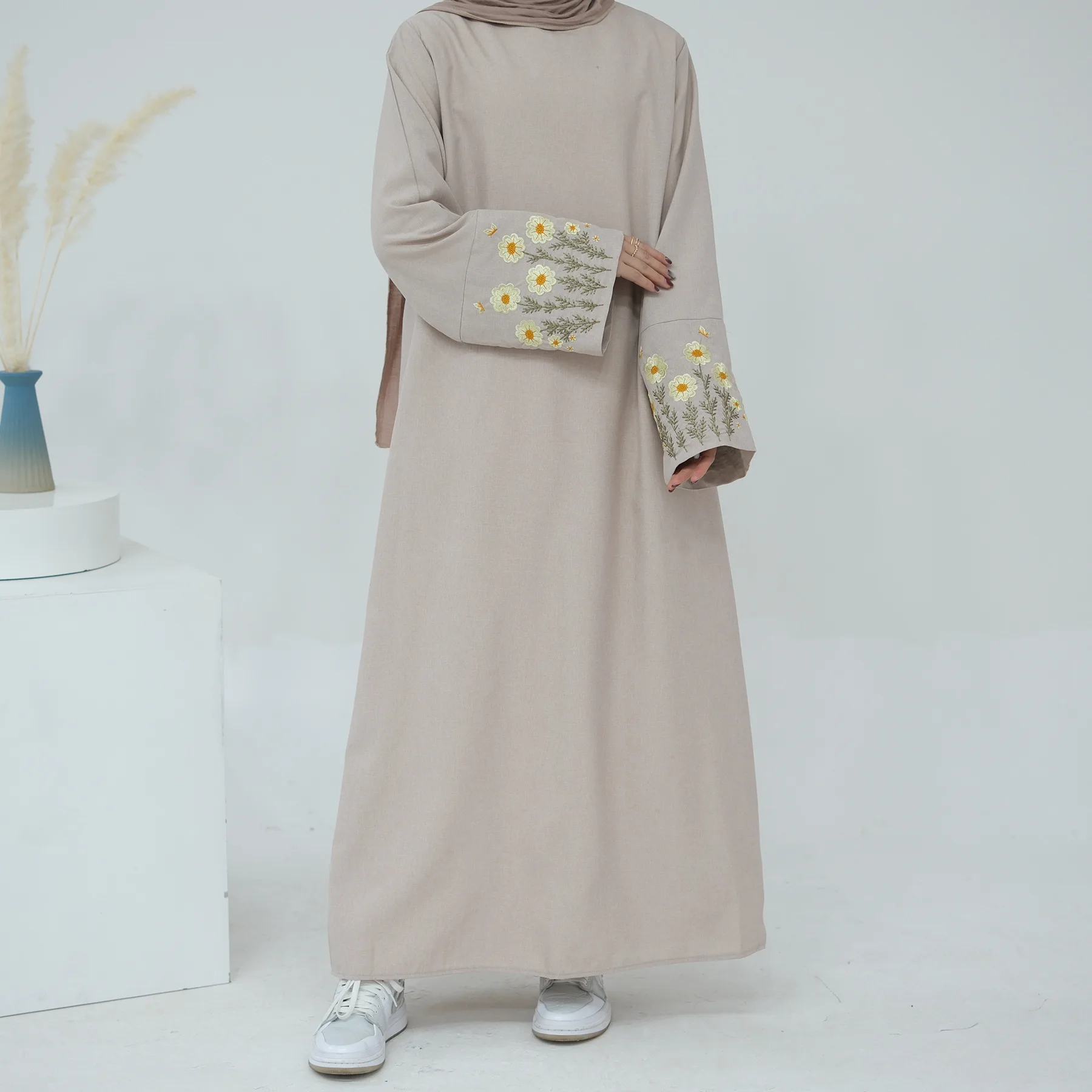 

Flower Embroidery Linen Closed Abaya Muslim Dress Elegant Saudi Abayas for Women Dubai Eid Islamic Clothing Turkish Long Dresses