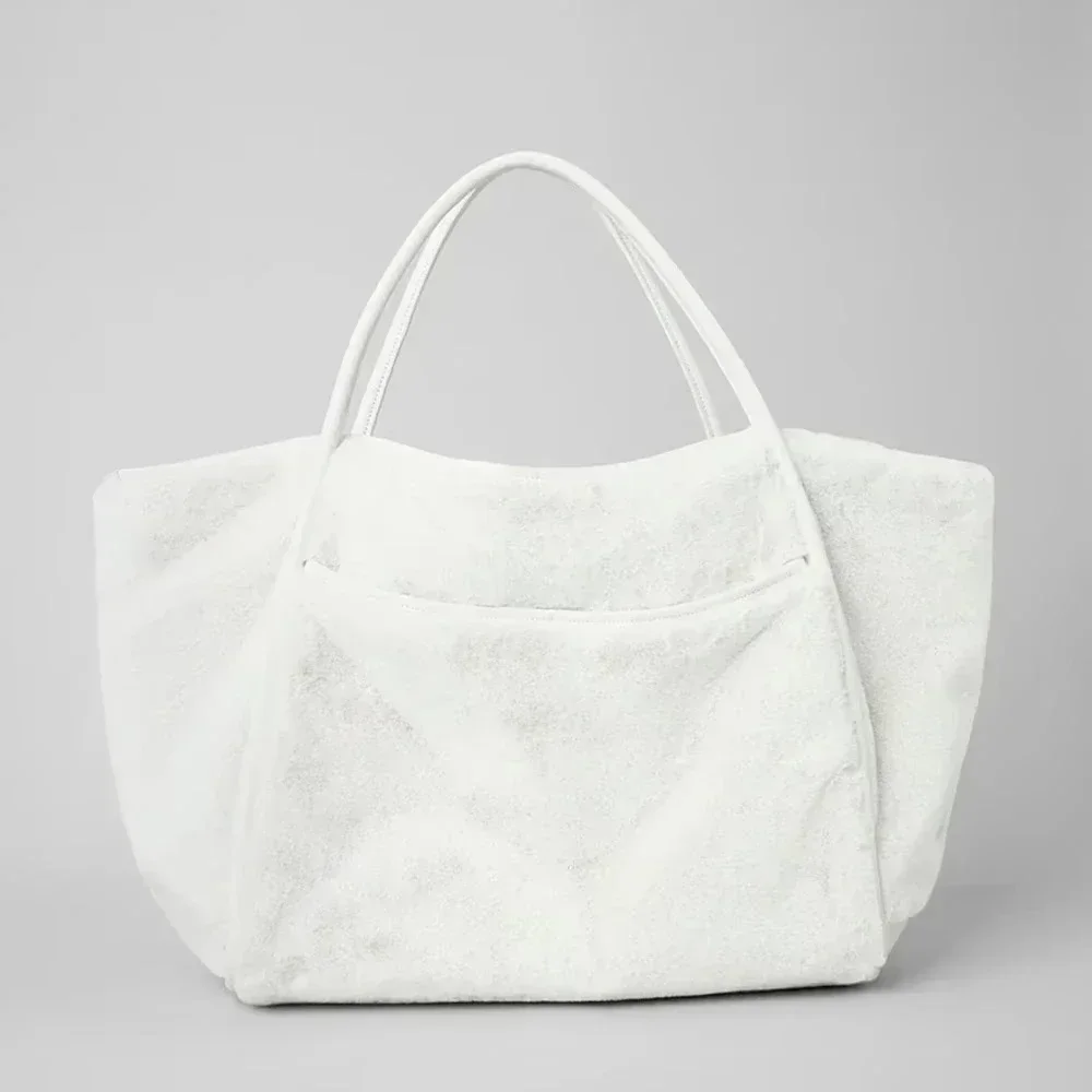 AI0 Yoga Faux Fur Tote Bag Magnetic Seal Large Capacity Soft and Comfortable Plush Bag Built in Pocket Convenient Bag 3