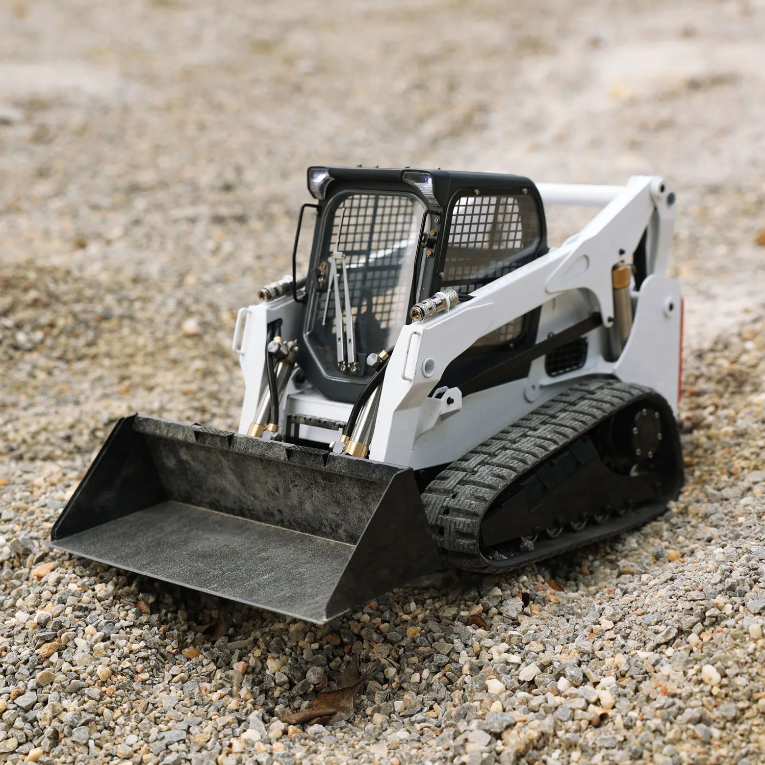 1/14 JDM SM770 RC Hydraulic Skid-Steer Tracked Loader Light Sound System Radio Control Truck Car Vehicle Toy Model Gift 3