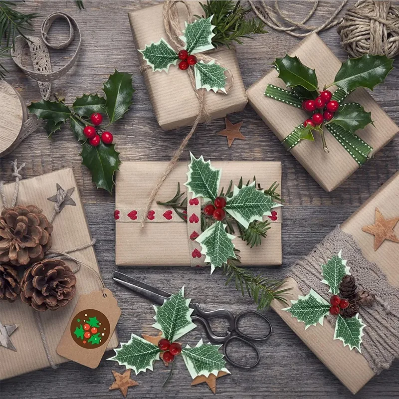ZRSWV Lot De 30 Baies De Houx Artificielles Avec Feuilles Vertes, Arrangement De Couronnes De Baies Rouges De Noël, Pics Pour Bricolage, Artisanat, Boîte Cadeau, Décoration D'arbre De Noël