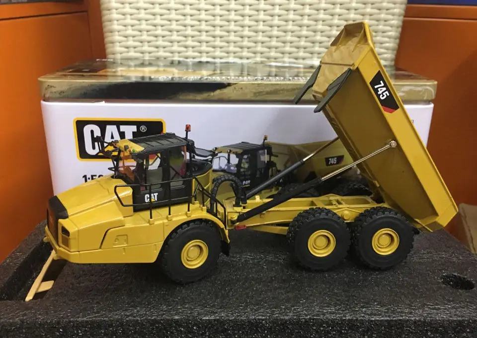 1/50 SCALE METAL MODEL CAT 745 ARTICULATED TRUCK By DIECAST MASTERS 85528