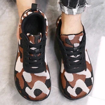 أحذية رجالية ذات نعل ناعم بمقدمة واسعة أحذية رياضية مريحة فضفاضة أوروبية أمريكية متعددة الاستخدامات لجميع المواسم أحذية حافي القدمين عصرية للاستخدام الخارجي 3