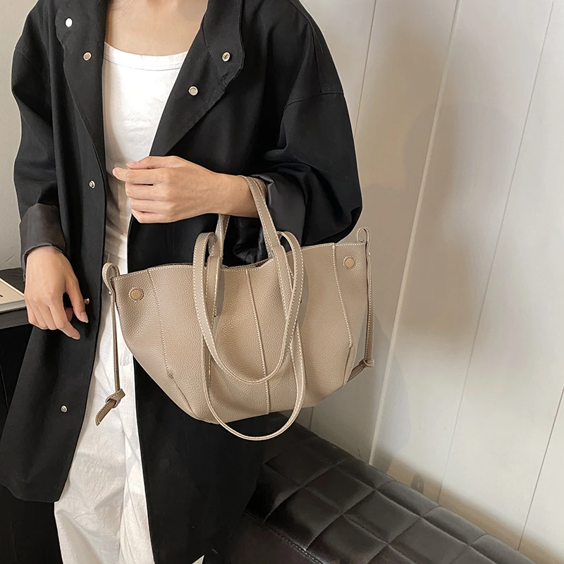 حقيبة كتف نسائية بتصميم كلاسيكي من الجلد الصناعي،...