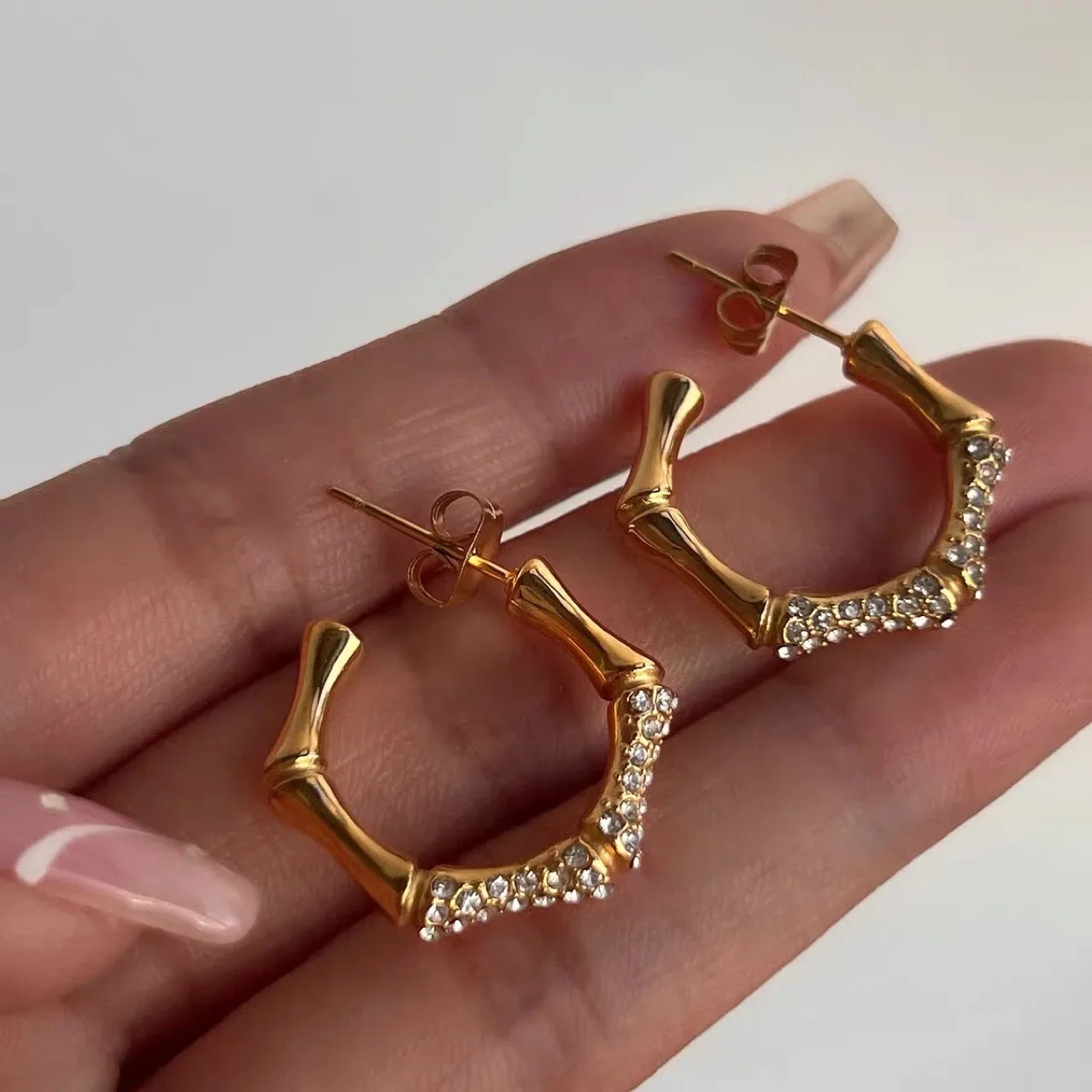 Trend Bamboo Joint C Shape Huggies Hoop Earrings for Women Shiny CZ Zircon Rust Proof Statement Earing Charm Jewelry Wholesale