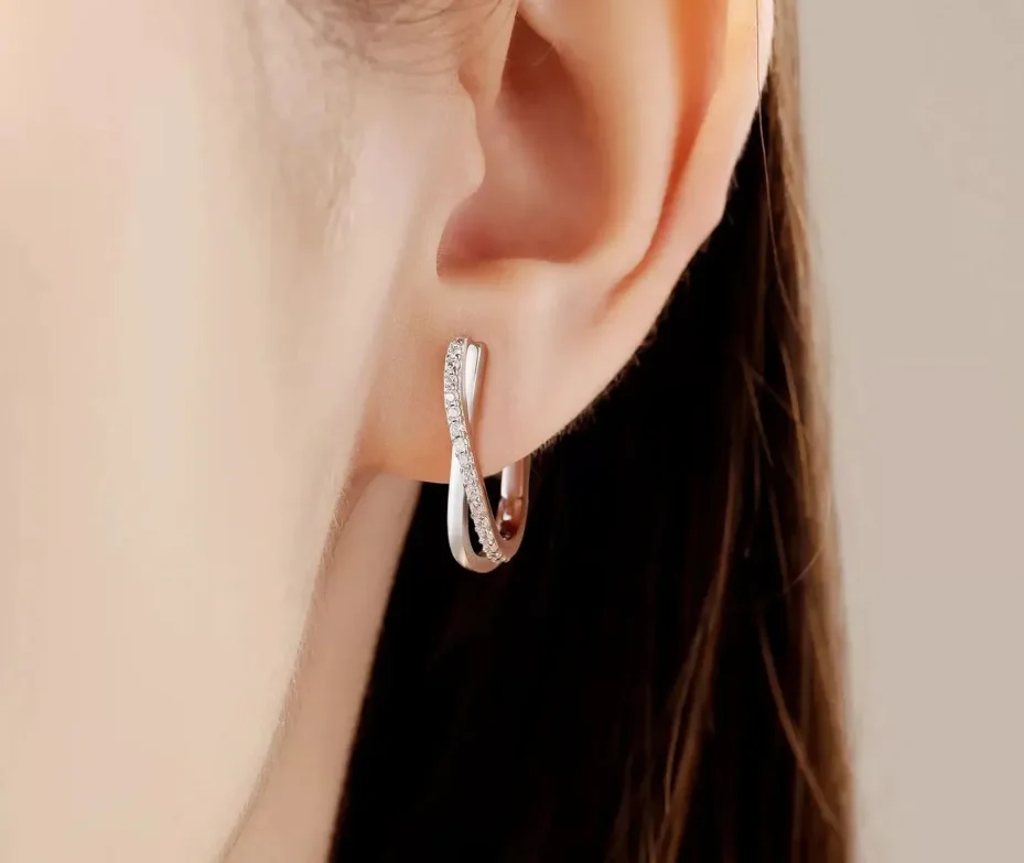 Star Twisted Line Earrings - Detail View 2
