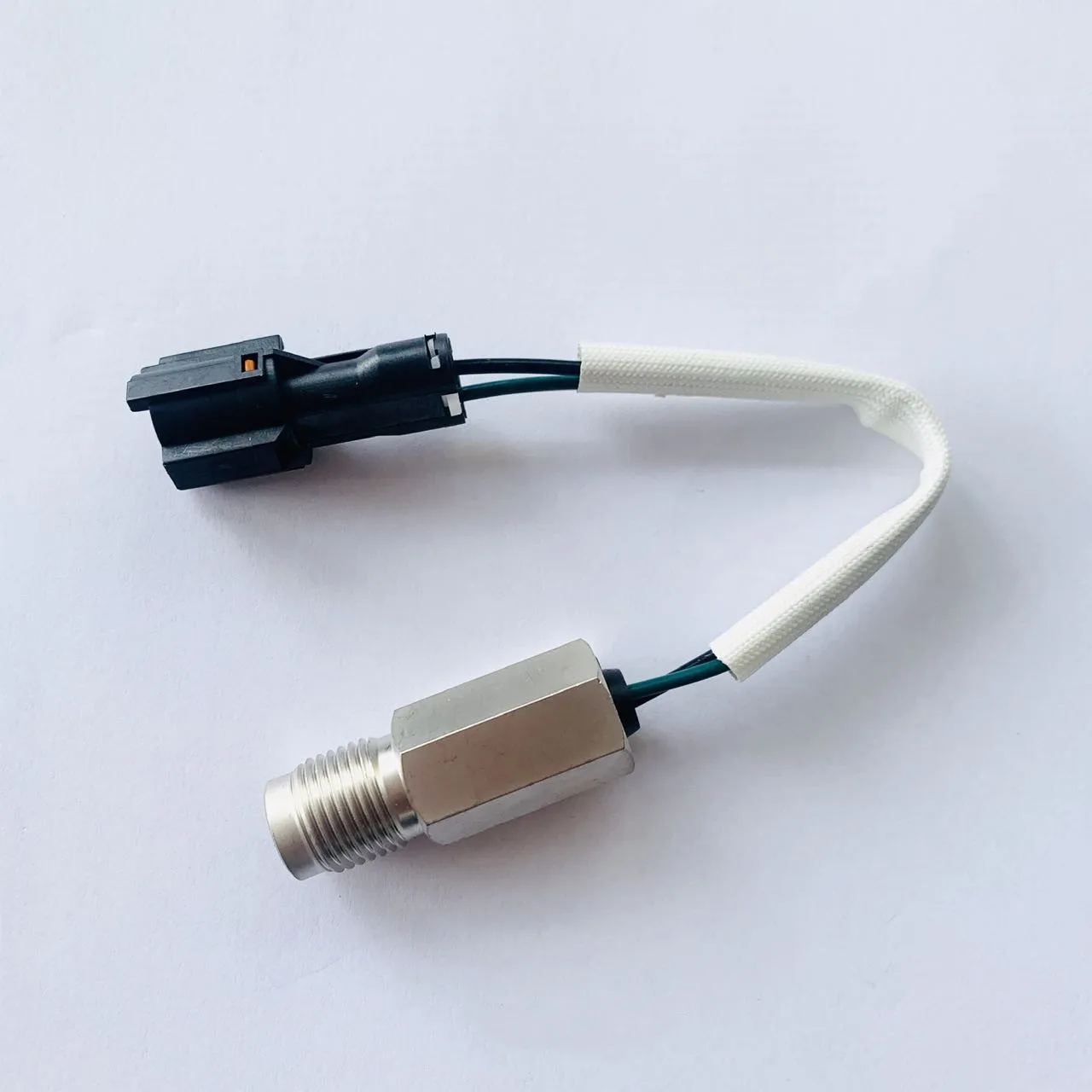 21E3-0042 21Q6-15800 RPM Speed Revolution Sensor for Hyundai R220LC-5 R200LC-7 R210LC-7 R215LC-7 R220LC-7 R225LC-7 Excavator