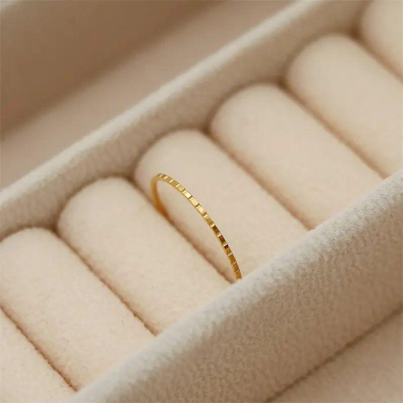 High Quality Stainless Steel 18K Gold Plated 1mm Thin Overlapping Curve Rings Small Plaid Stacking Ring Fashion Jewelry Fadeless