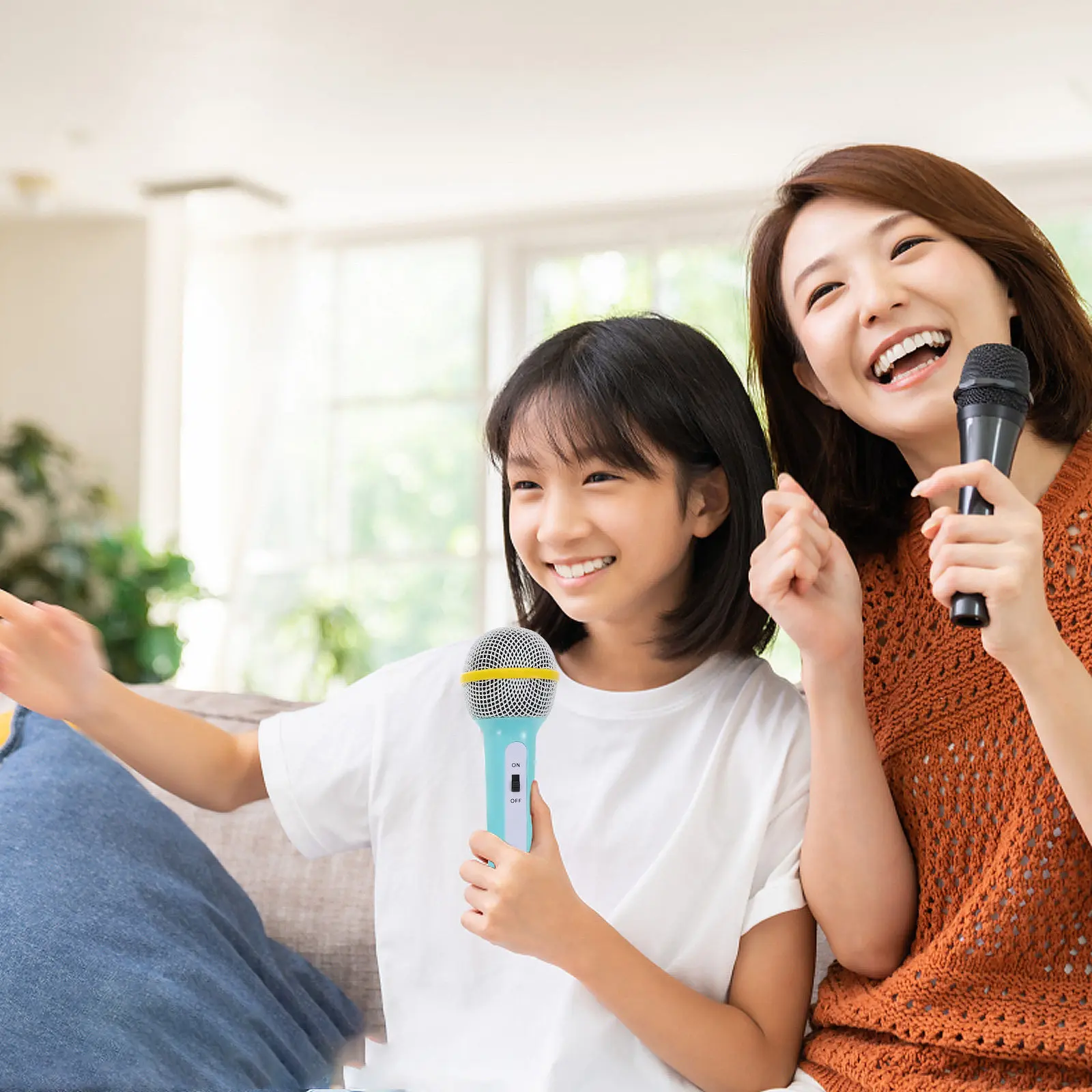휴대용 키보드 마이크는 조기 교육 기계와 호환되며, 노래하는 놀이를 위한 마이크 증폭 기능이 있습니다.
