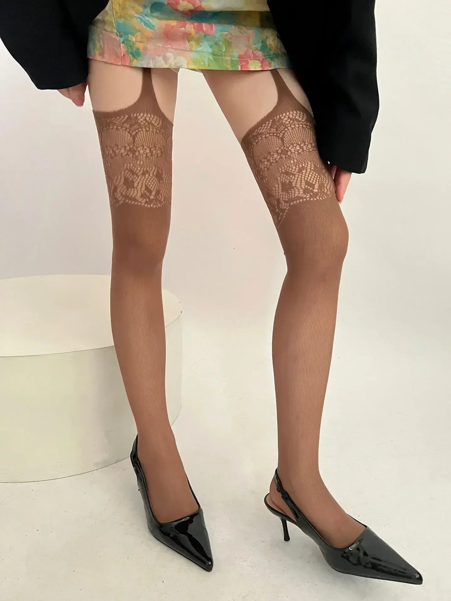 Sexy Y2K-Neckholder-Strümpfe mit Spitzenmuster, einteilig, hohles Netz, graue Netzstrümpfe, dünner Sommer, geeignet für Frauen und Mädchen – Detail 7