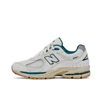 New Balance NB 2002R Chaussures de sport rétro en cuir de vache et textile, basses, décontractées, pour l'entraînement et la course à pied, unisexe, blanc et vert M2002RGS 1