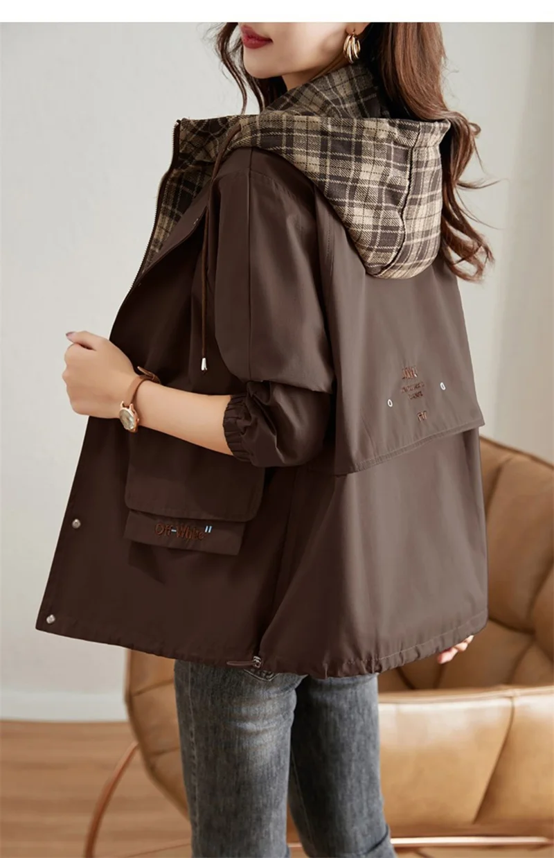 2024 New Spring Autumn Burst Short Coat Ladies Wear Small Mother Jacket British Trench Coat Fashion Temperament Women's Blouse
