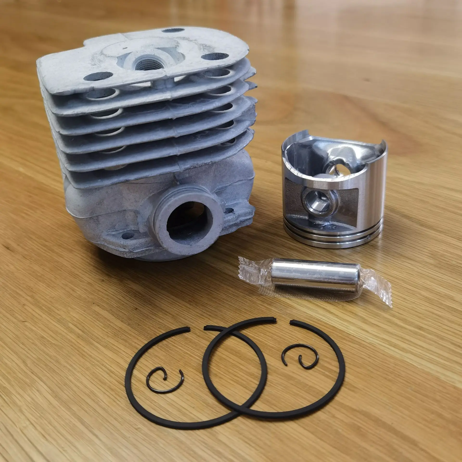 39MM シリンダー ピストン ベアリング オイル シール リビルド キット 240 236 236E 240E ガス チェーンソー 39mm  シリンダー 39mm シリンダー ピストン ベアリング キット Husqvarna 240 236 235 236E 240E チェーンソー 5