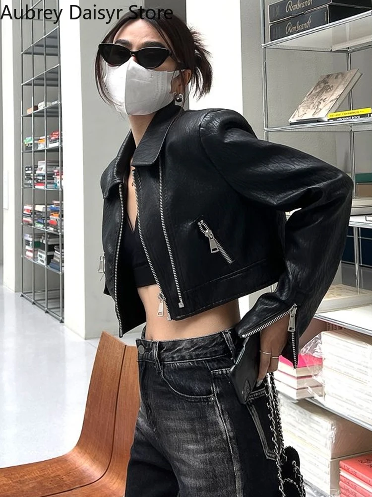 Рисунок 2 - Женская кожаная куртка на молнии