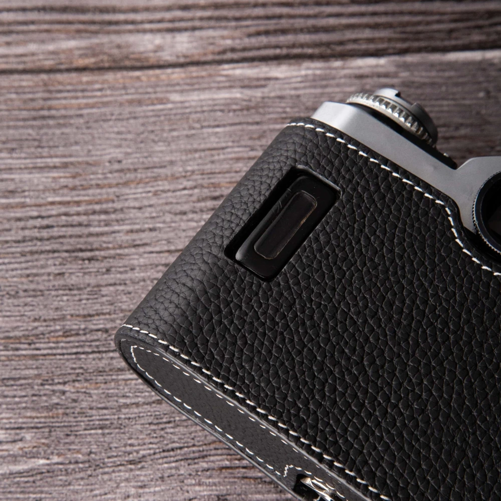 Nikon FM3A ブラックボディ 専用ケース・アクセサリ付【美品】 NIkon FM3A Silver body /New leather case [MINT in Box w