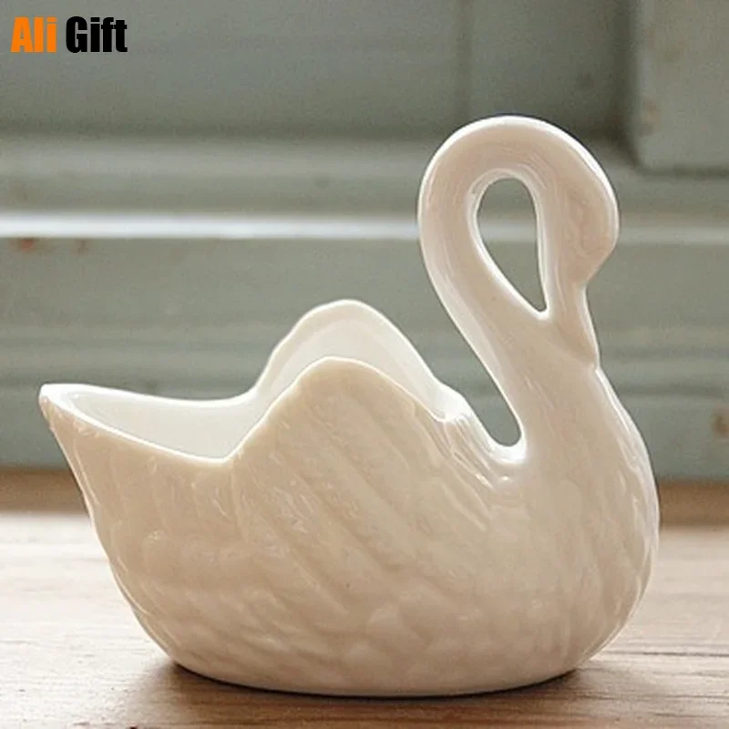 Beautiful Pottery White Little Swan Candlestick Mini Candle Holder Ceramic Ornaments Home Decoration Accessories