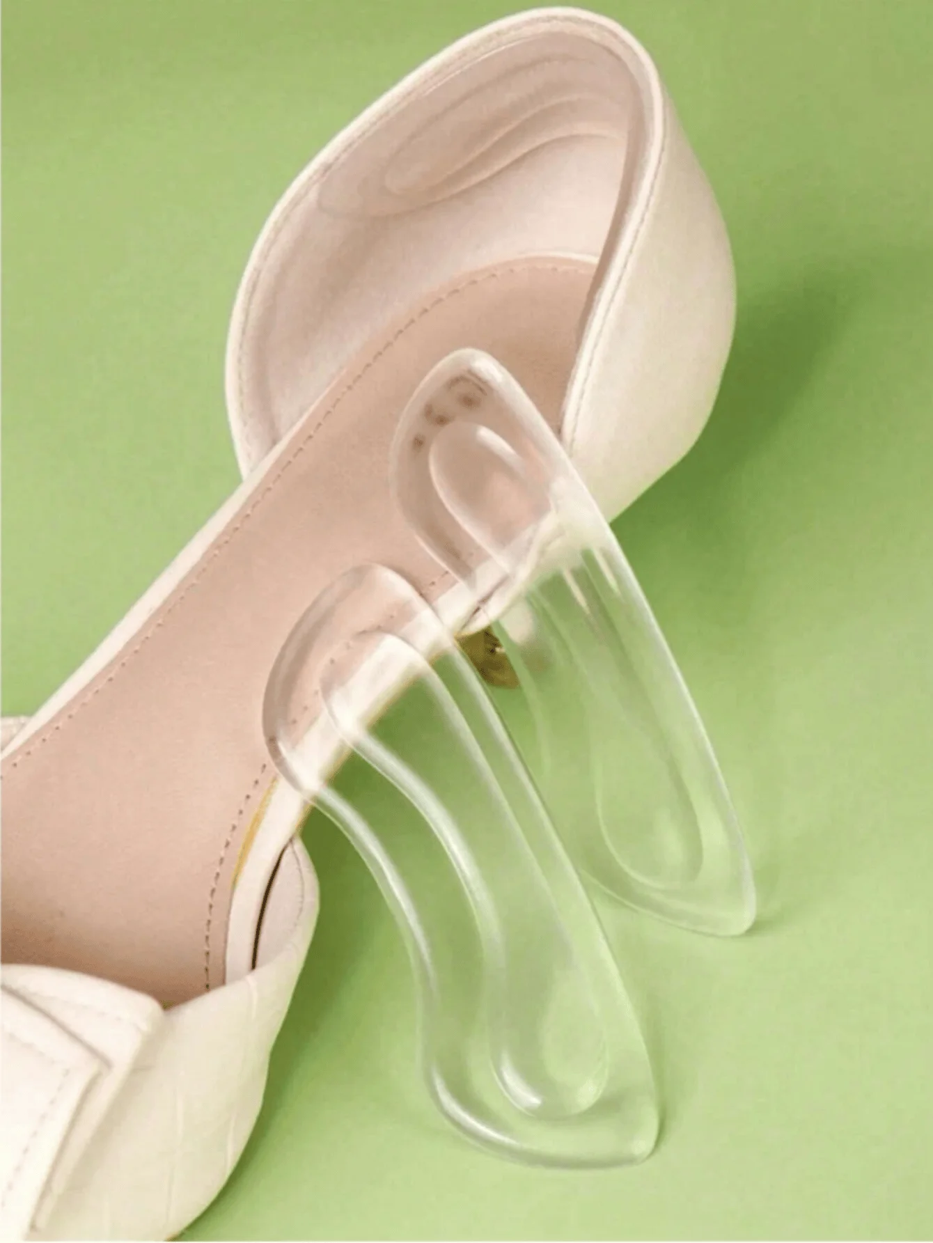 부드럽고 편안한 실리콘 미끄럼 방지 힐 패드 2개, 투명하고 눈에 띄지 않는 마찰 방지 힐 보호대, 여성용으로 특별히 설계됨, 여성용 하이힐, 로퍼 및 일반 사이즈보다 한 사이즈 큰 신발에 적합