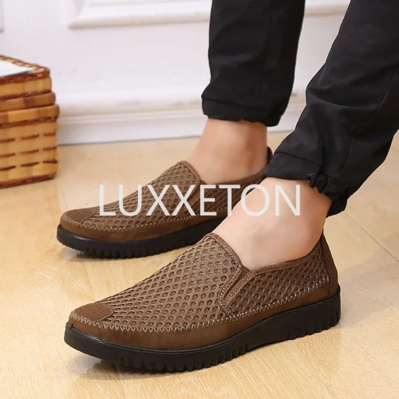 Men Mesh Breathable Vulcanized Shoes Summer New Fashion Non Slip Comfortable Soft Sole Breathable Black Casual Sports Shoes 2