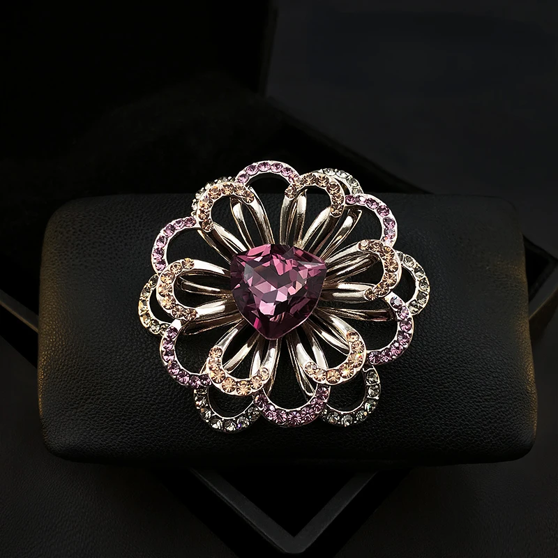 

Elegant Retro Elegant Brooch High-End Luxury Elegant Corsage Coat Pin Women's Suit Clothes Accessories Rhinestone Jewelry Pins