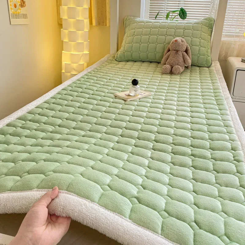 Winter Milk Velvet Bedspread King Size Bed Cover Quilted Mattress Pad Washable Mattress Protector Bed Linen Queen Bedsheet