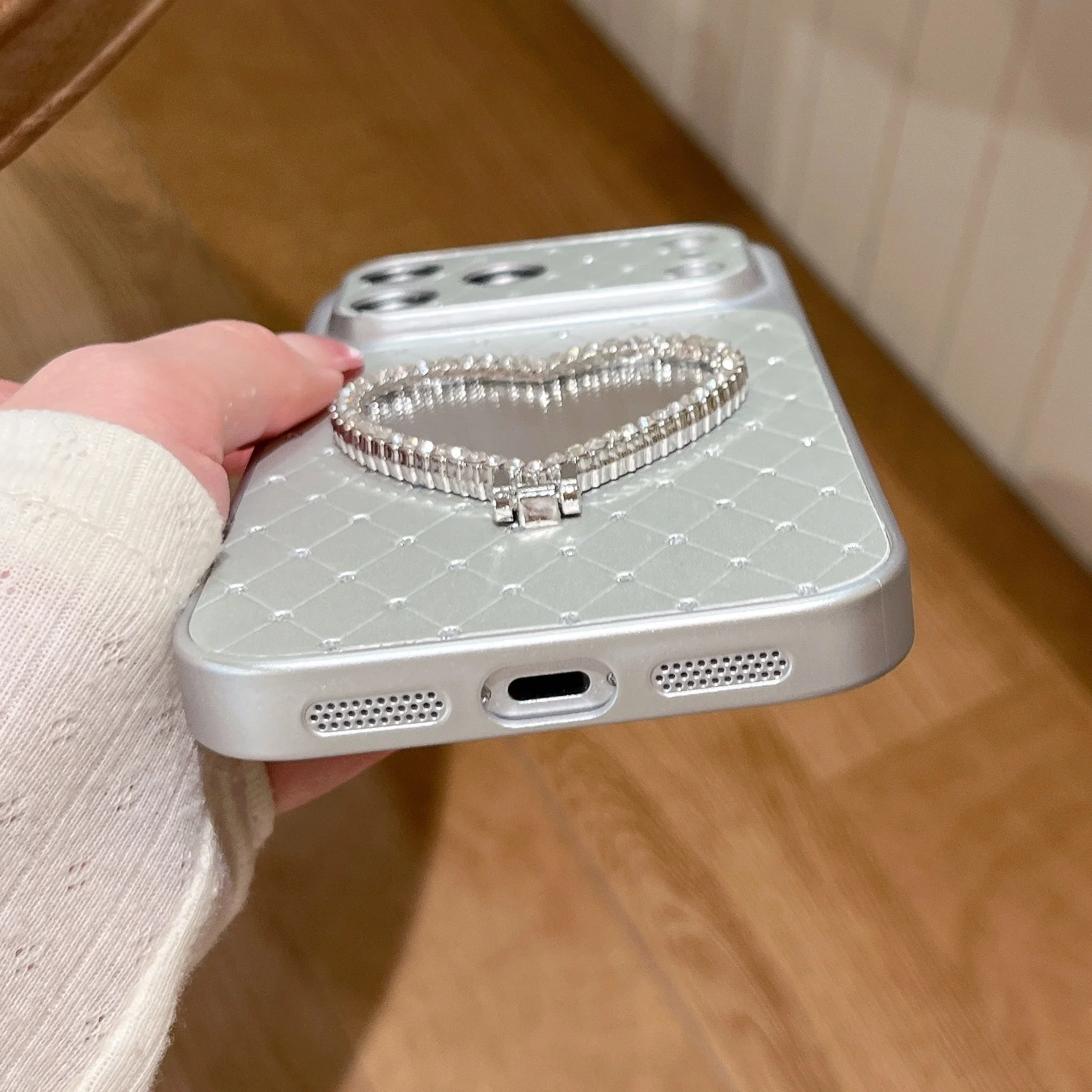 Invisible Bracket Case With Mirror And Heart For Iphone 16 Pro Max_voghion.com