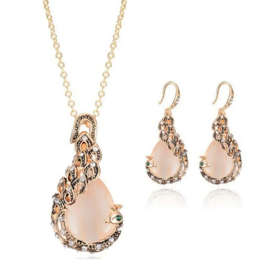 

Sparkling Pearl Set Korean Elegant Popular European and American Style Peacock Cat's Eye Sweater Necklace Set