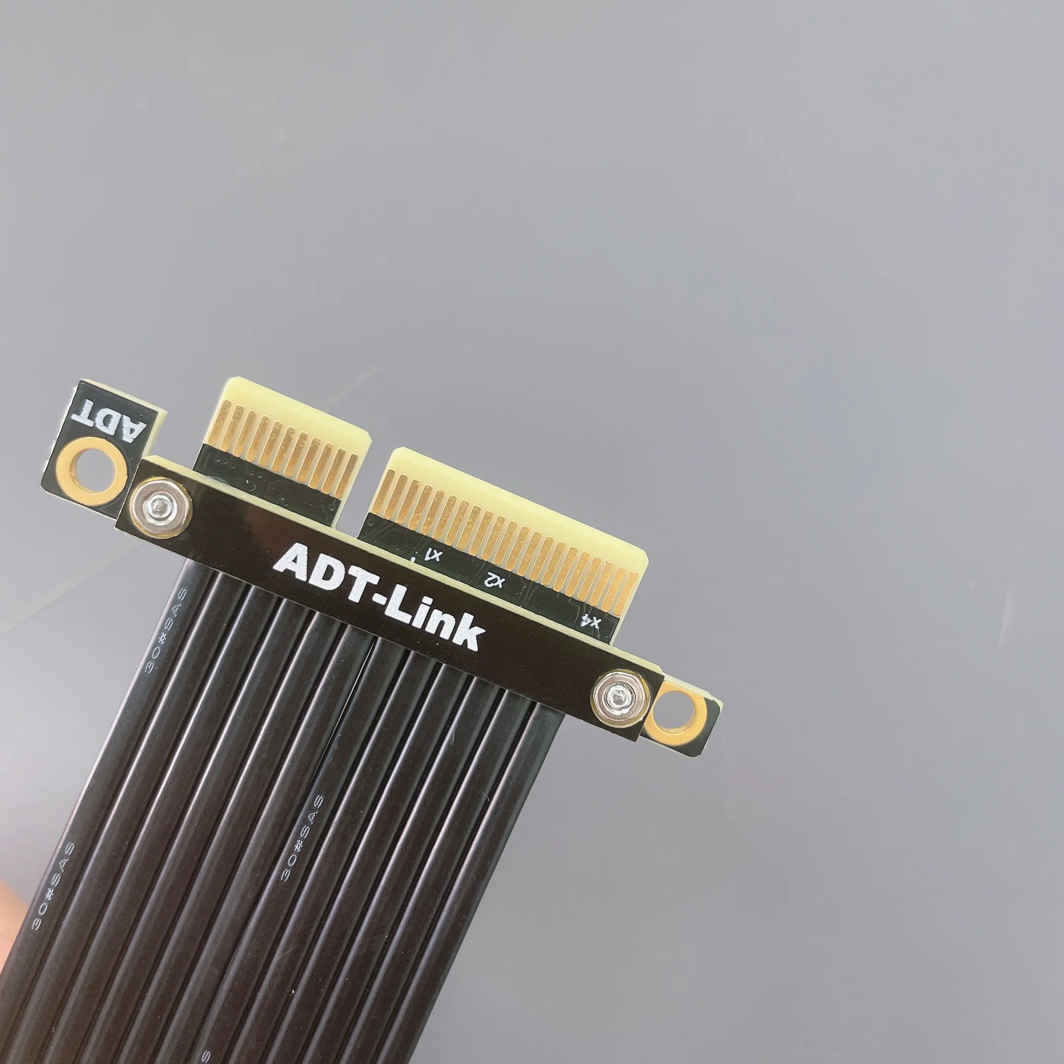 90 graus, Extensão PCIe 4.0x4 a x4,