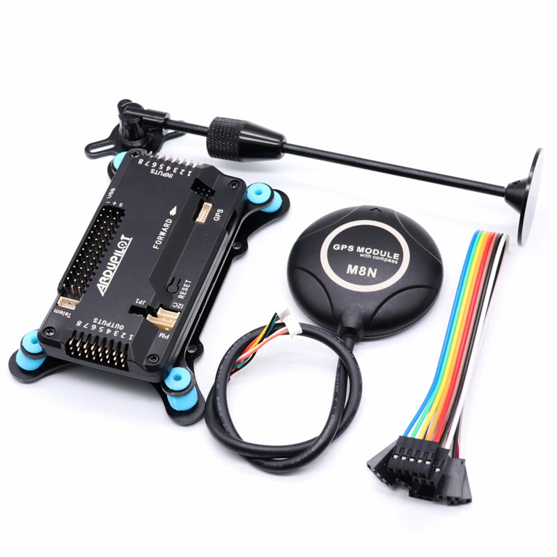 Moteurs 2212 et hélices 1045 fixés sur les bras du drone F450 APM 2.8.
