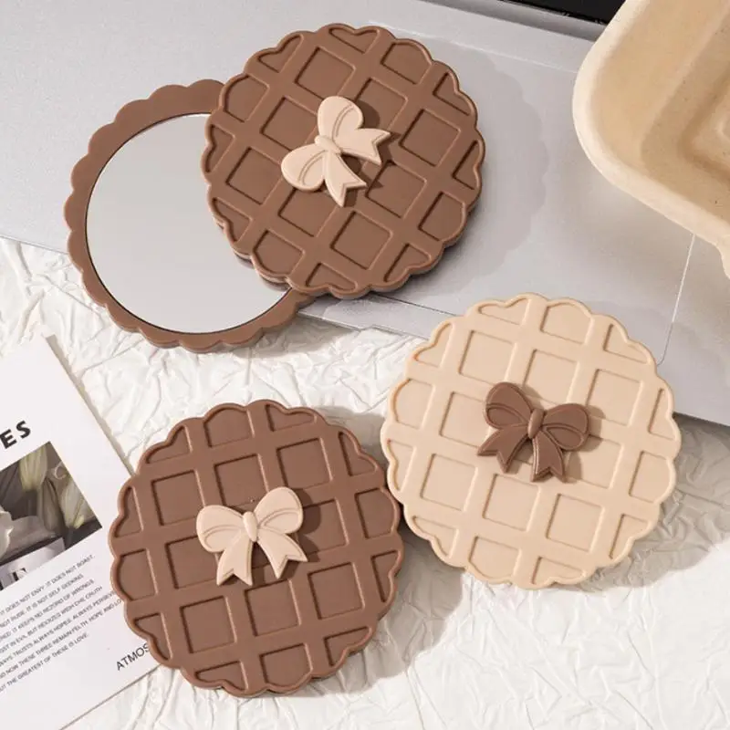 새로운 1PC 휴대용 컴팩트 포켓 핸드 와플 모양 슬라이드 양면 화장 거울 개인 맞춤형 뷰티 화장품 파티 선물 거울