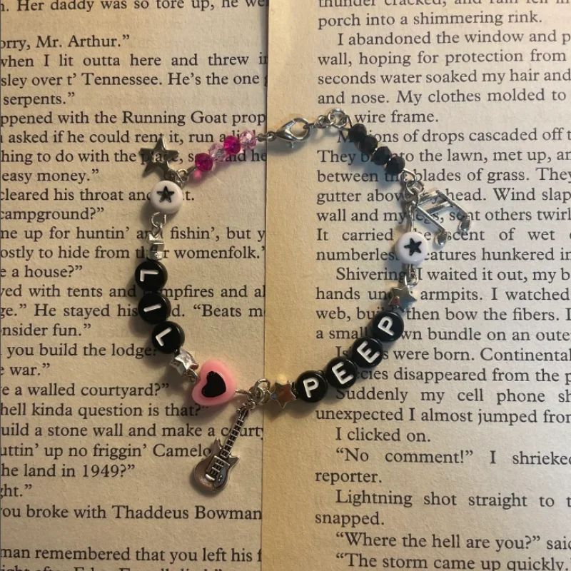 Рисунок 4 - Браслет из бисера с звездами и сердцами