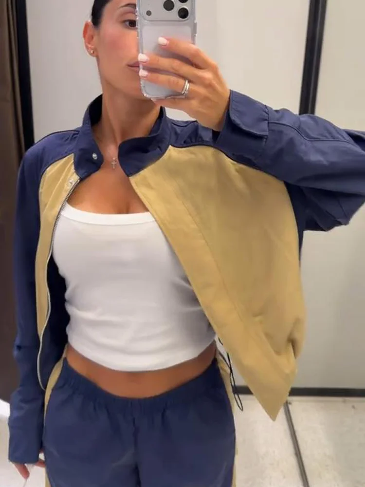 Ensemble élégant deux pièces pour femme : chemisier ample en satin brillant à col revers et pantalon large – Tenue d'automne assortie 1 Ensemble élégant deux pièces pour femme : chemisier ample en satin brillant à col revers et pantalon large – Tenue d'automne assortie 1