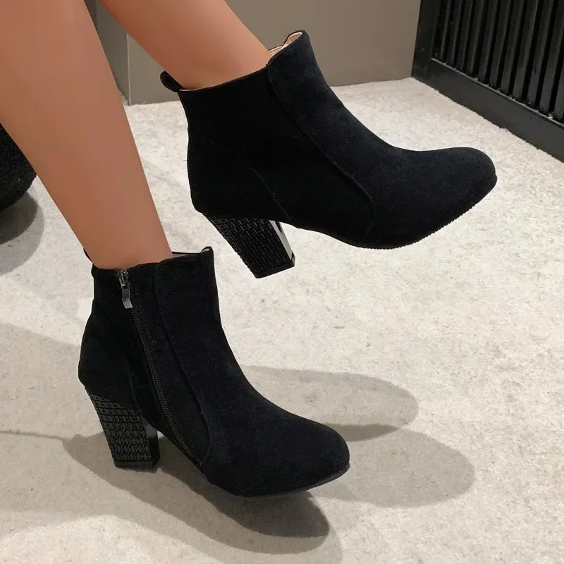 

2023 Fashion Shoes for Women Zipper Women's Boots Winter Round Toe Solid Flock Short Barrel Mid Heel Large Size Naked Boots