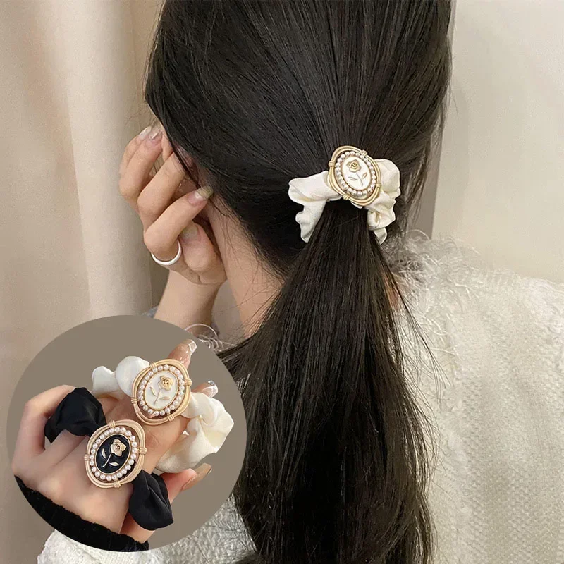 

Fashion Black Satin Scrunchies Elegant Alloy Roses Hair Tie Women Girls Elastic Ponytail Holder Rubber Rope Hair Accessories