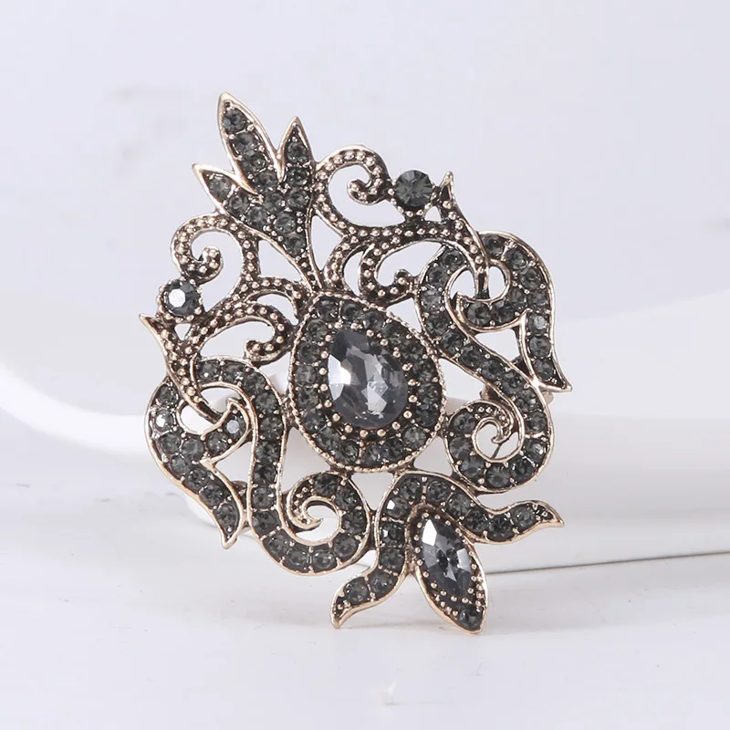 Retro Fashion Alloy Hollow Baroque Geometric Rhinestone Brooch