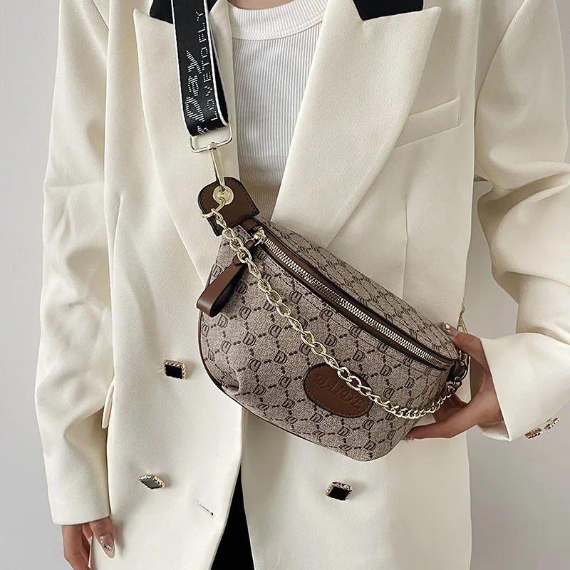 Bag interior and size demonstration