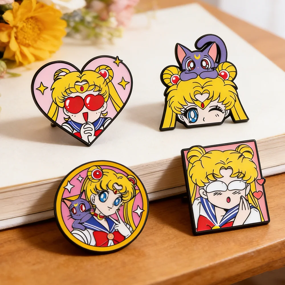 4 Stück Sailor Moon Emaille-Pins in Herzform, Cartoon-Brosche, kreative Metallabzeichen für Rucksack, Kleidung, Schmuck, Urlaubsgeschenk