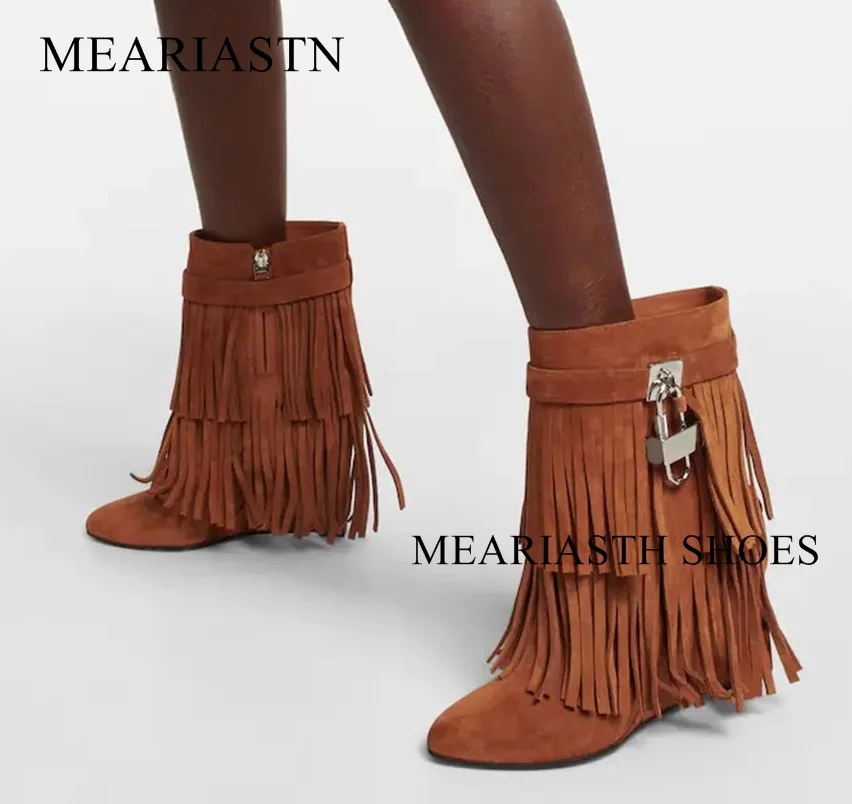 

2023 Tassel Mid Calf Boots Wedges Metal Lock Decor Zipper Round Toe Height Increase Solid Black Brown Fashion Winter Women Boots