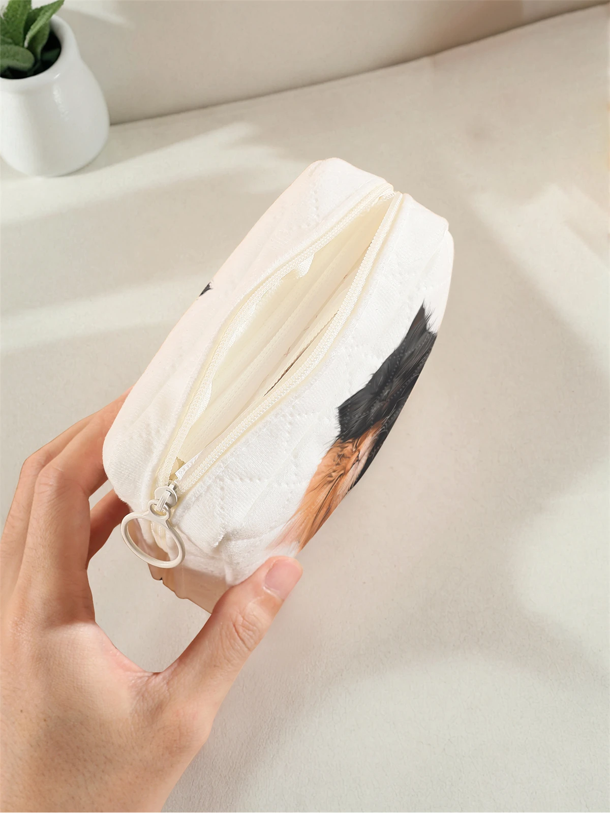 1 portable sanitary napkin storage bag, made of seaweed turtle pattern and diamond mesh material, lightweight women's tissue bag