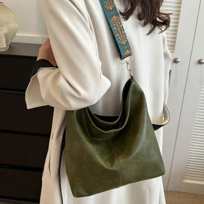 Women's retro large capacity Pu shoulder bag, fashionable crossbody bag, simple casual commuting bucket bag