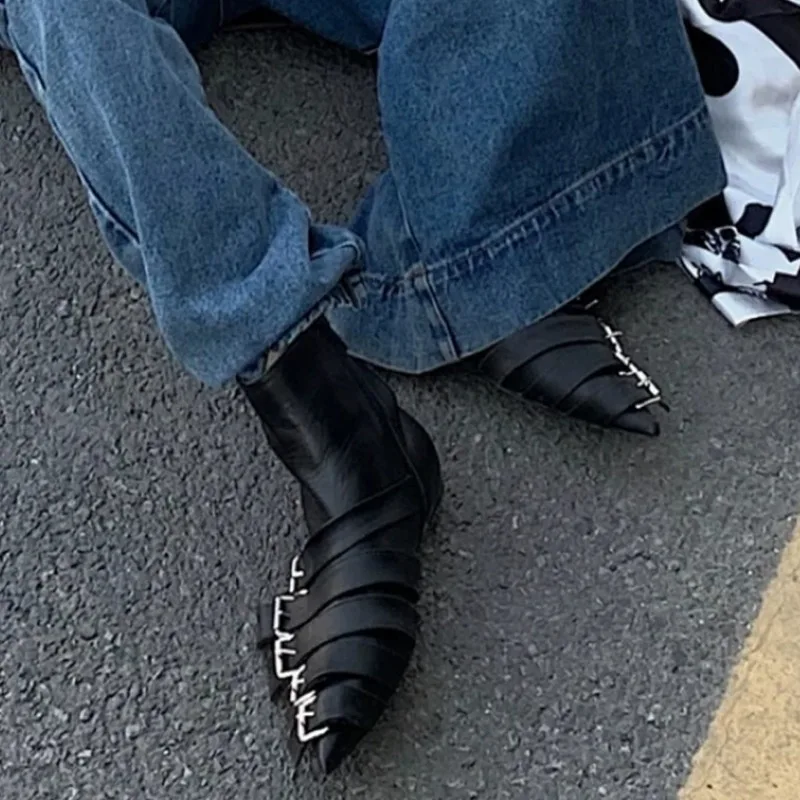 

Retro Metal Buckle Casual Ankle Boots Pointed Toe Side Zip Flat Botines Short Botas Femininas Patent Leather Women Shoes